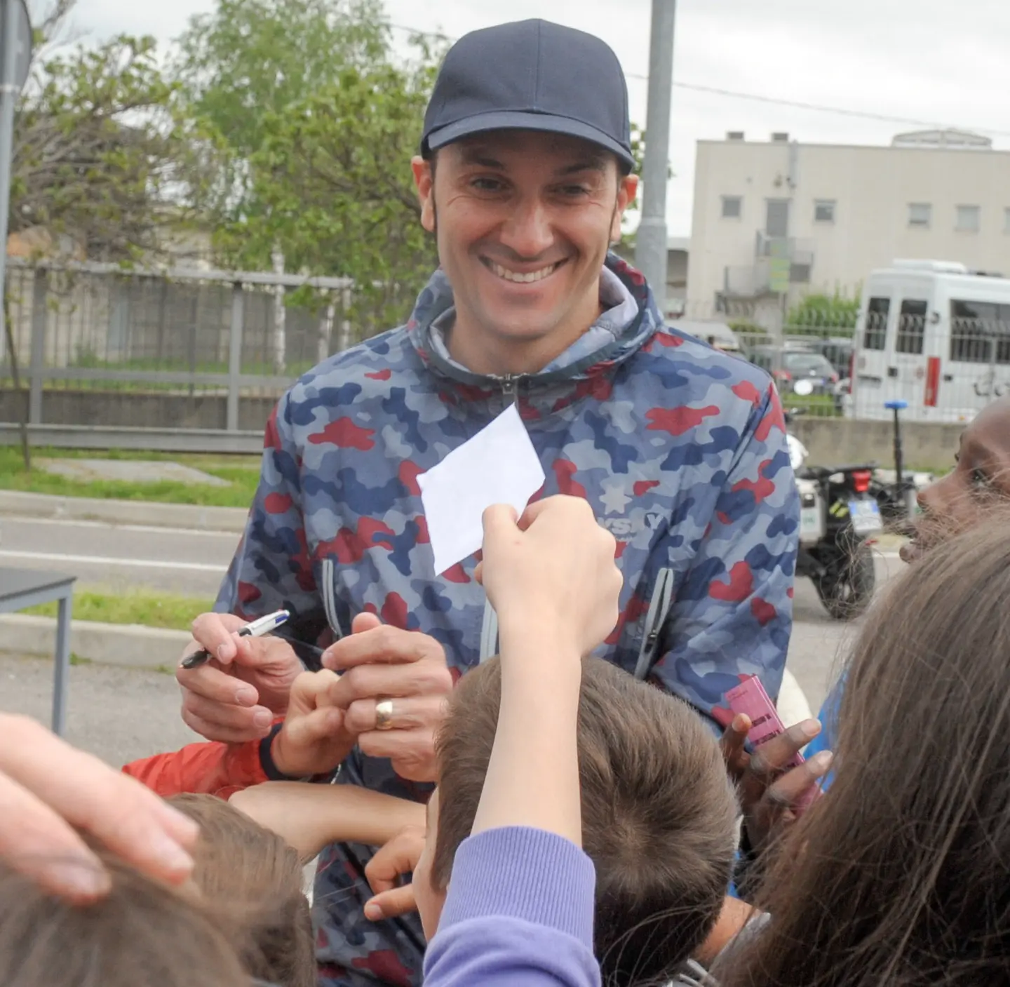 Sicurezza stradale, incontro con il campione di ciclismo Ivan Basso a Gallarate