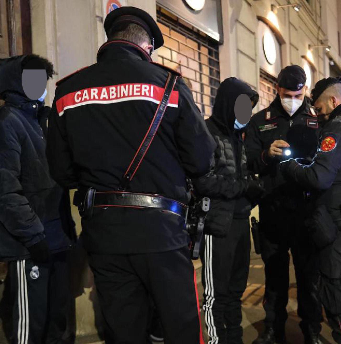 Milano Zone Della Movida Passate Al Setaccio Arrestati Due Rapinatori