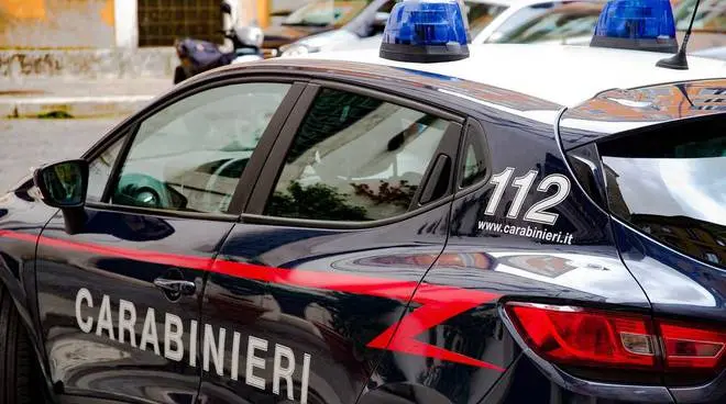 Busnago, cerca di rubare vestiti indossandoli: arrestato