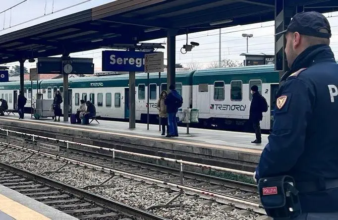 Seregno, buttato dai bulli sotto il treno. Il sindaco incontrerà il ragazzino