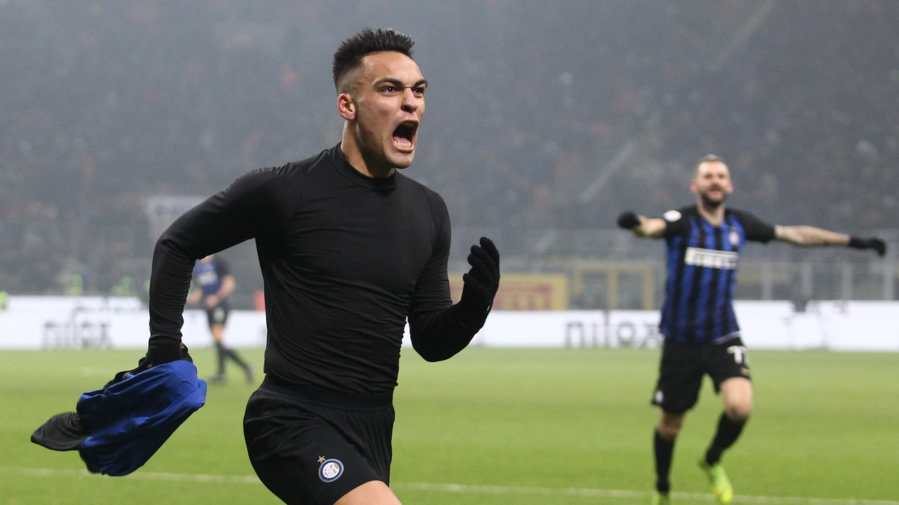 Lautaro esulta per il gol