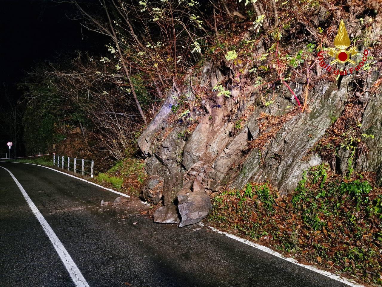 Frana Tra Luino E Cremenaga Massi Sulla Provinciale Chiusa Al Traffico