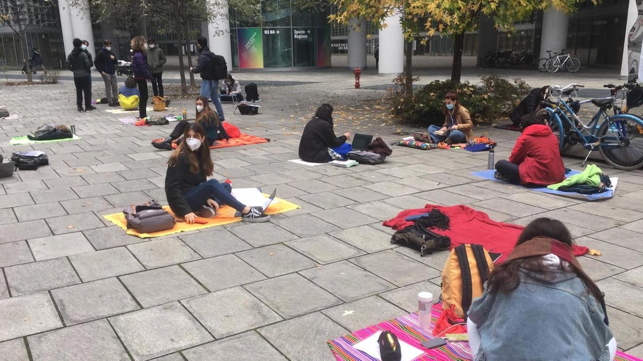 studenti in piazza contro la dad