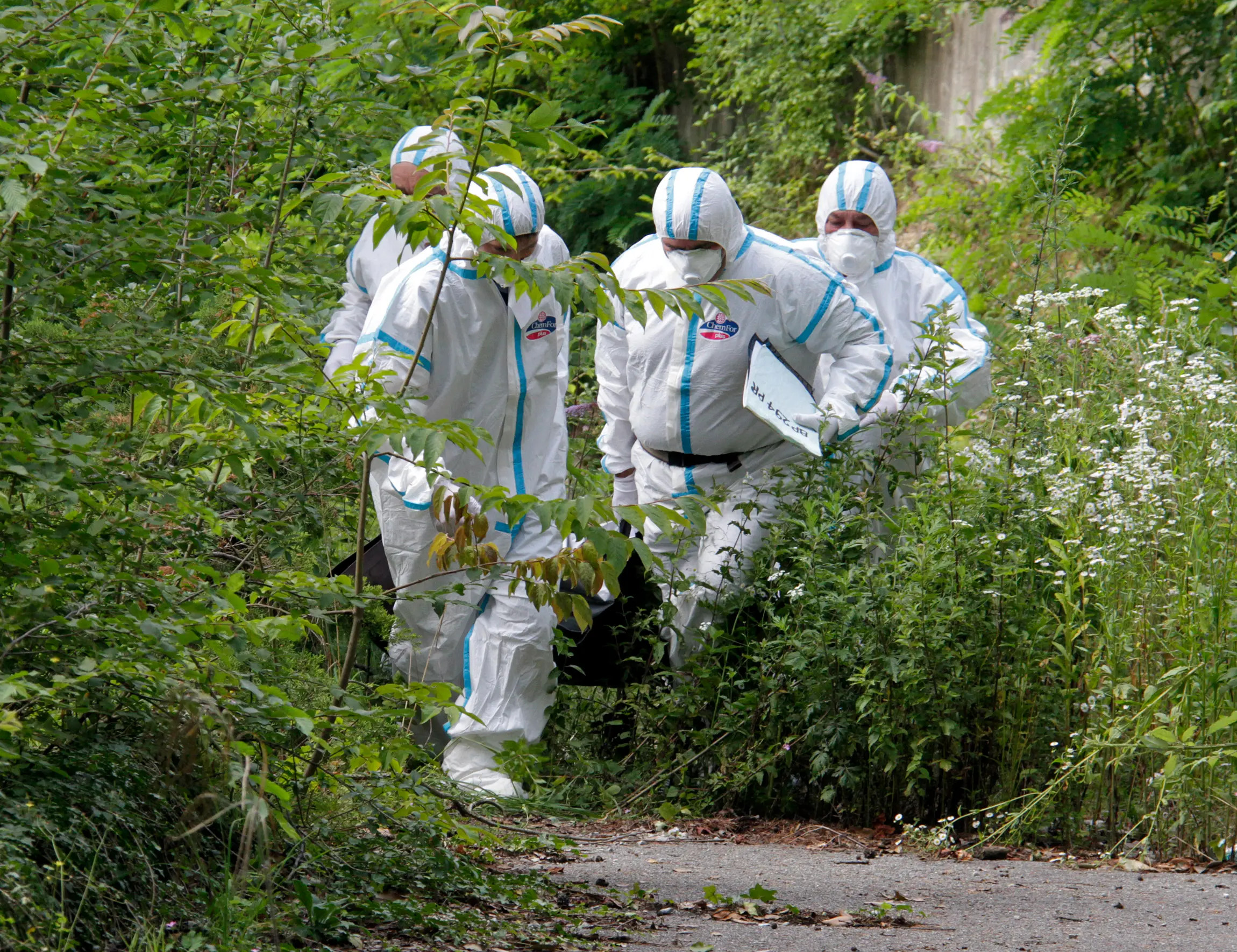 Cadavere mummificato in un cantiere, caccia all'identikit dell'uomo