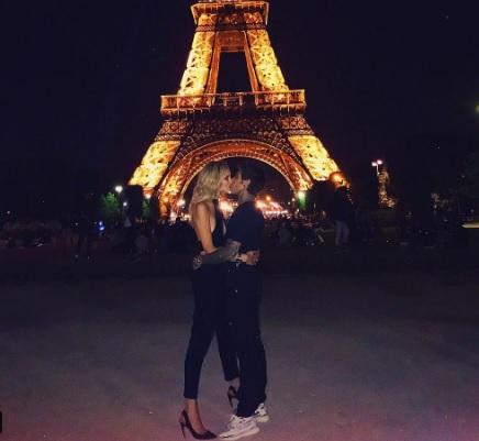 Fedez e Chiara Ferragni, vacanza d'amore a Parigi / FOTO