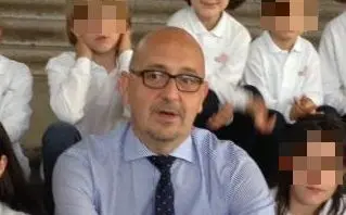 Milano, squilibrato terrorizza il coro dei bambini: il maestro lo mette in fuga