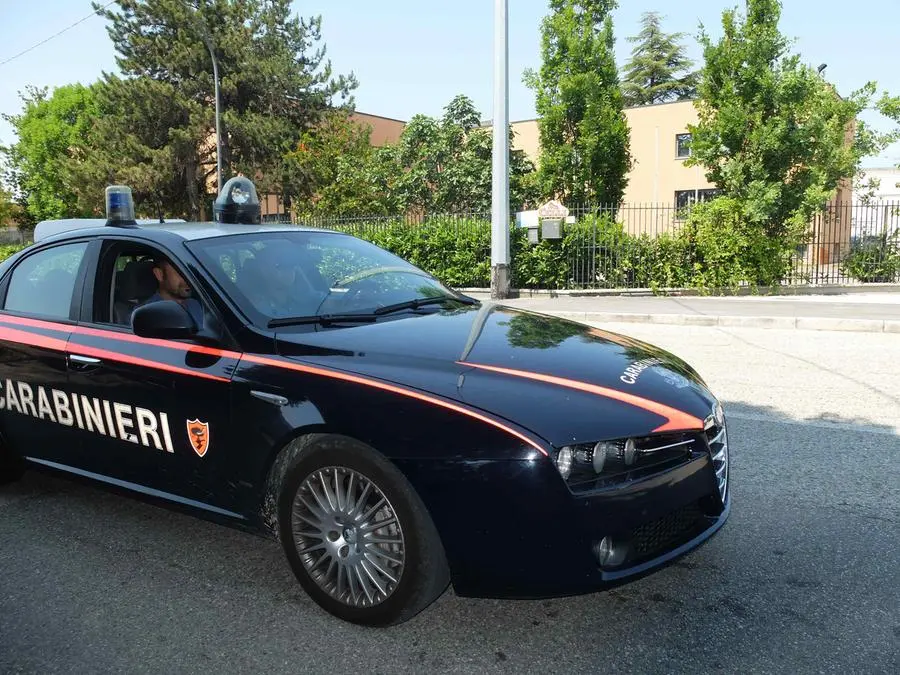 Valtellinese accoltellato e lasciato in mezzo alla strada dopo il veglione ai Castelli