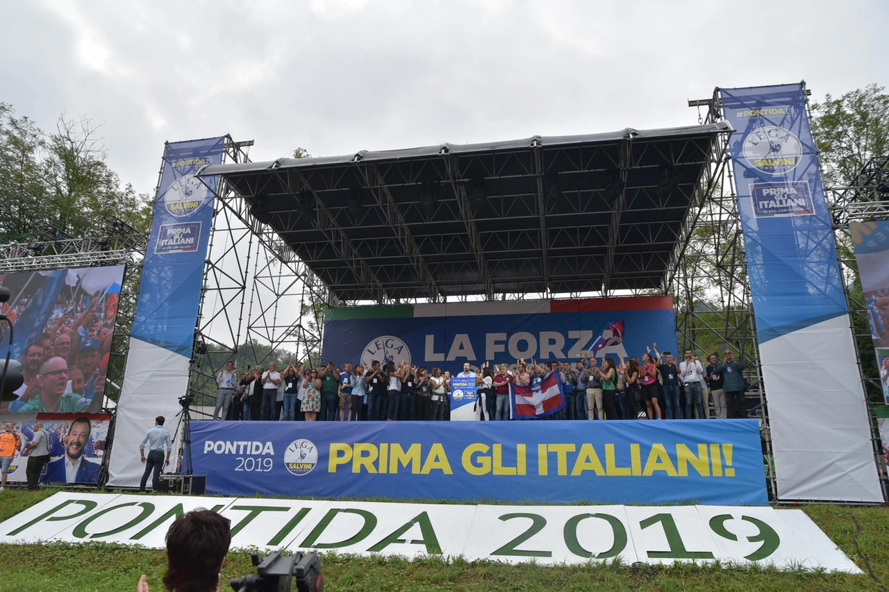 Il palco del raduno della Lega a Pontida (Ansa)