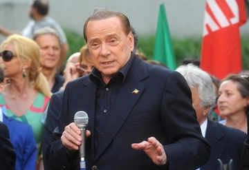 Olgettine sotto sfratto. Berlusconi in un audio:: "Ti intesterò la casa"