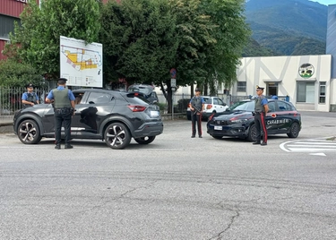 Morbegno, butta le vittime a terra per derubarle: in carcere