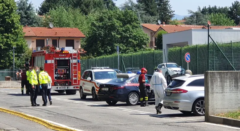 Merate, cadavere in auto: era parcheggiata vicino alla scuola elementare