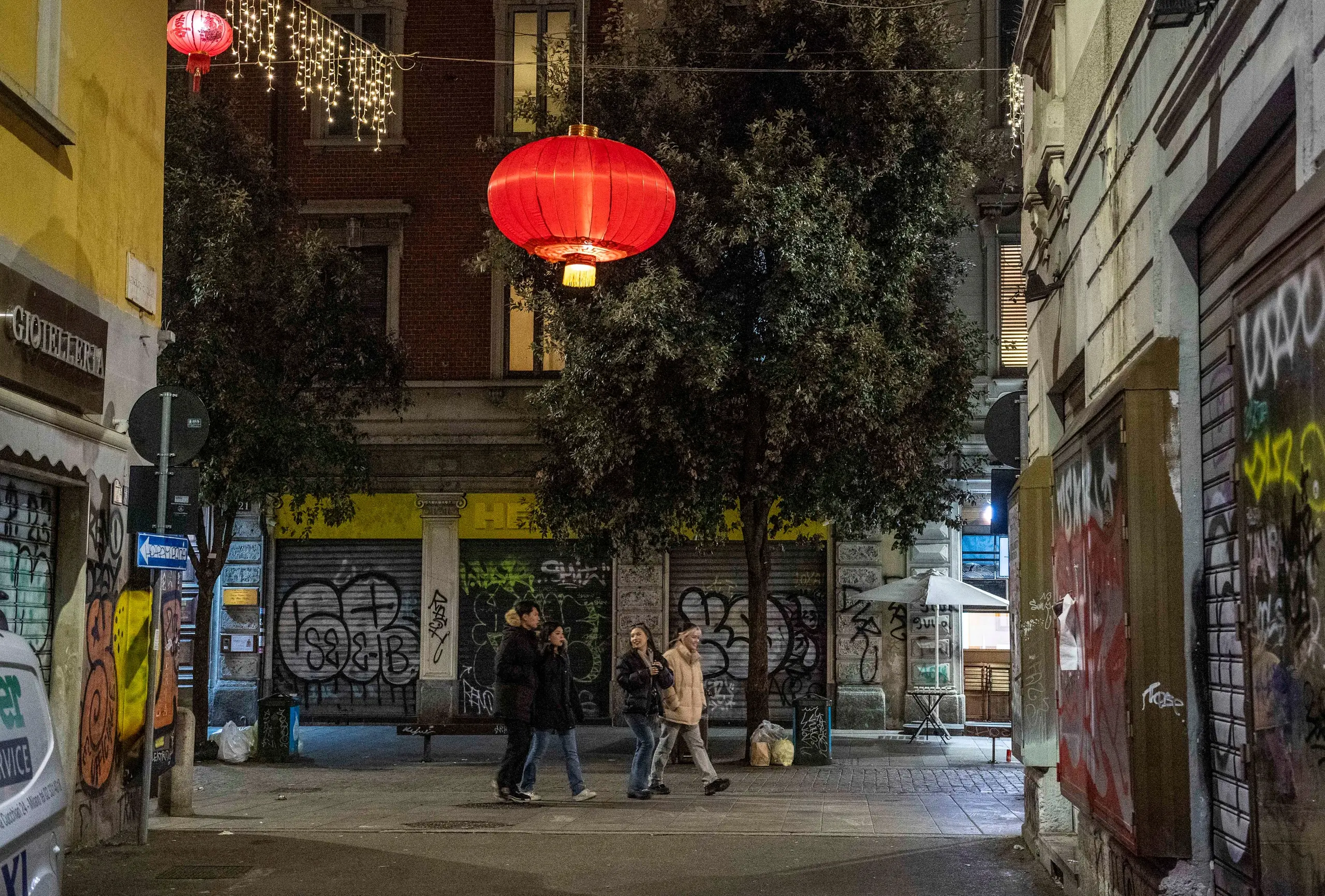 Capodanno cinese 2024: via Paolo Sarpi si illumina con le luminarie. Quando  cade e come si festeggia