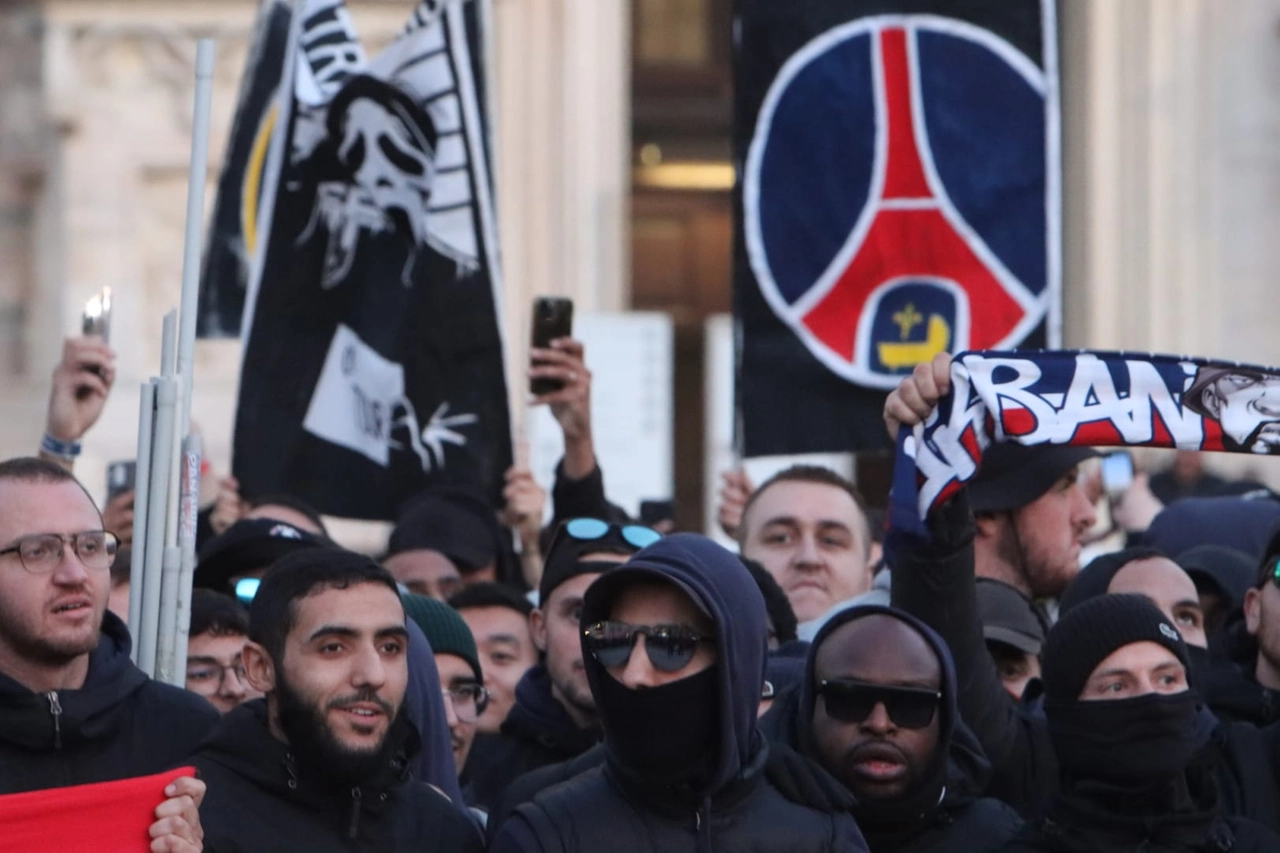 I supporter francesi in piazza Duomo