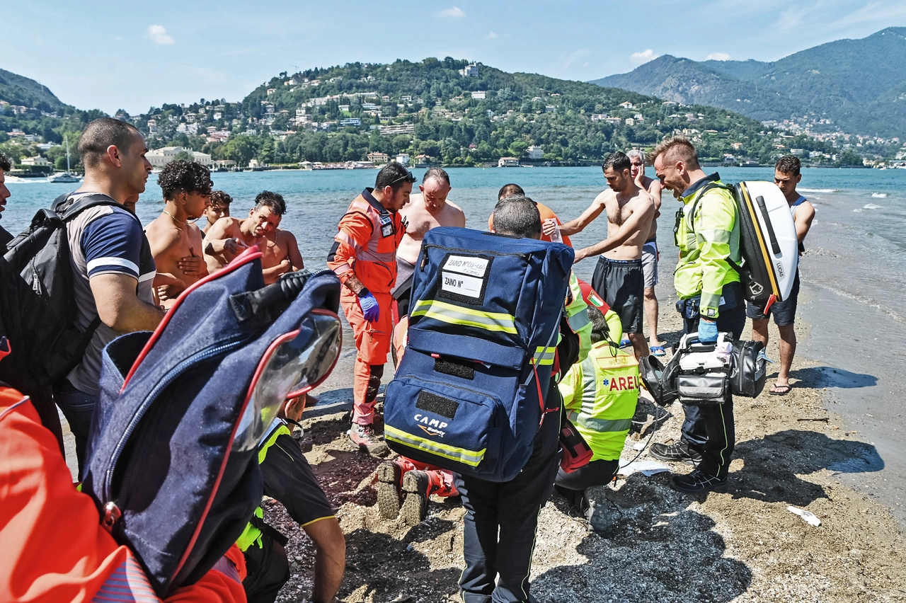 I soccorritori del 118 hanno rianimato a lungo il ventenne