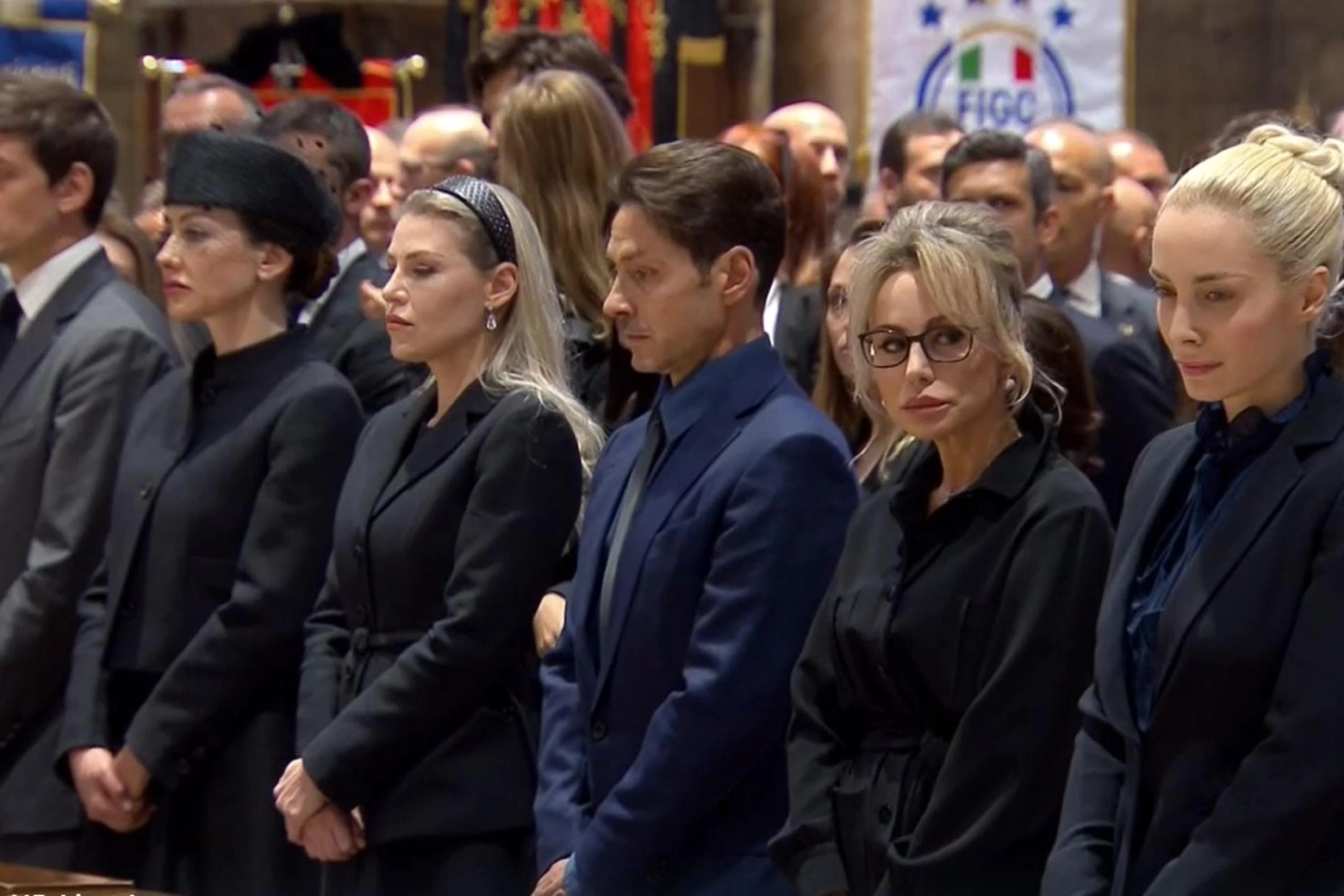 I figli di Silvio Berlusconi e Marta Fascina ai funerali in Duomo a Milano