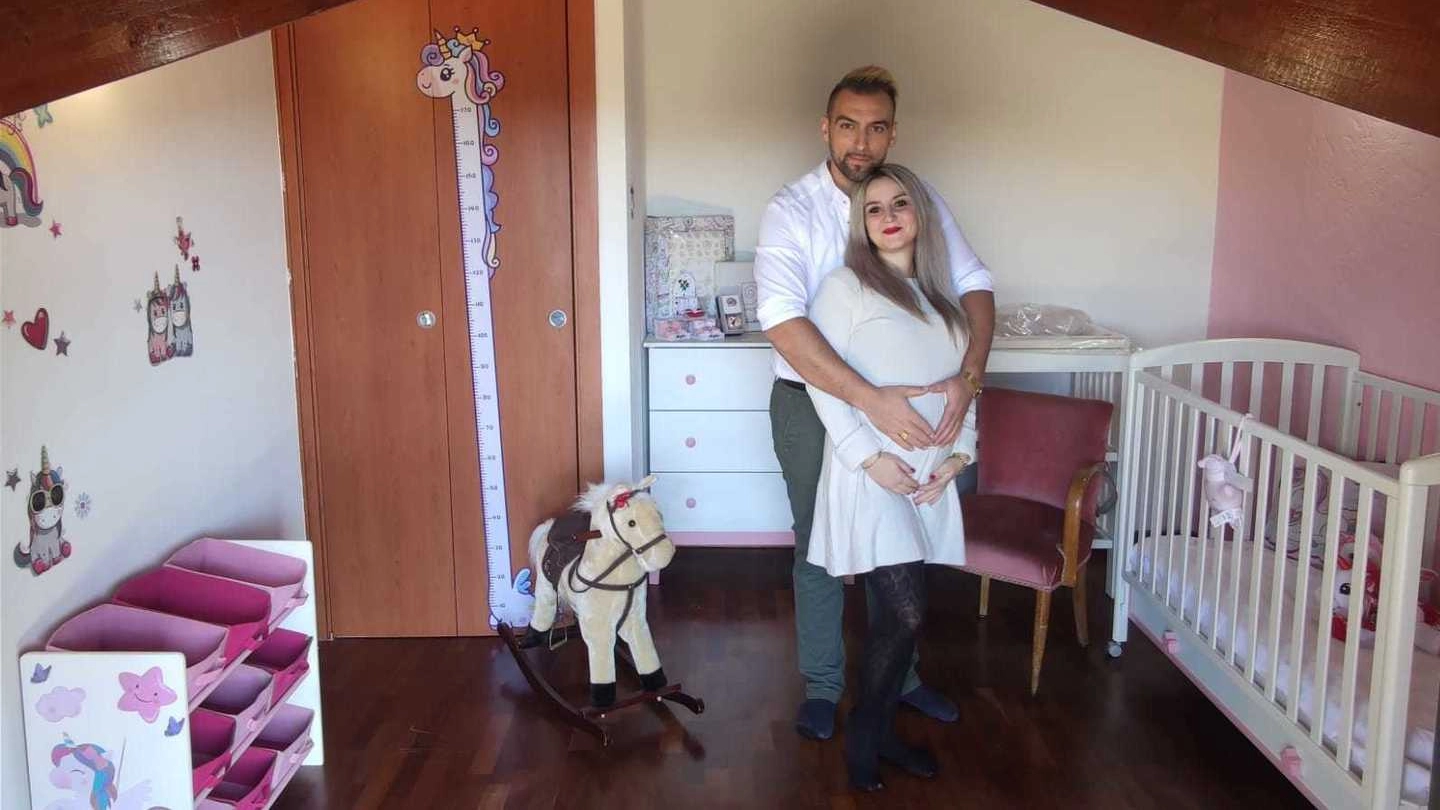 Francesca Borrelli, 33 anni, la futura mamma, e il marito Simone Ferraioli, 34 anni