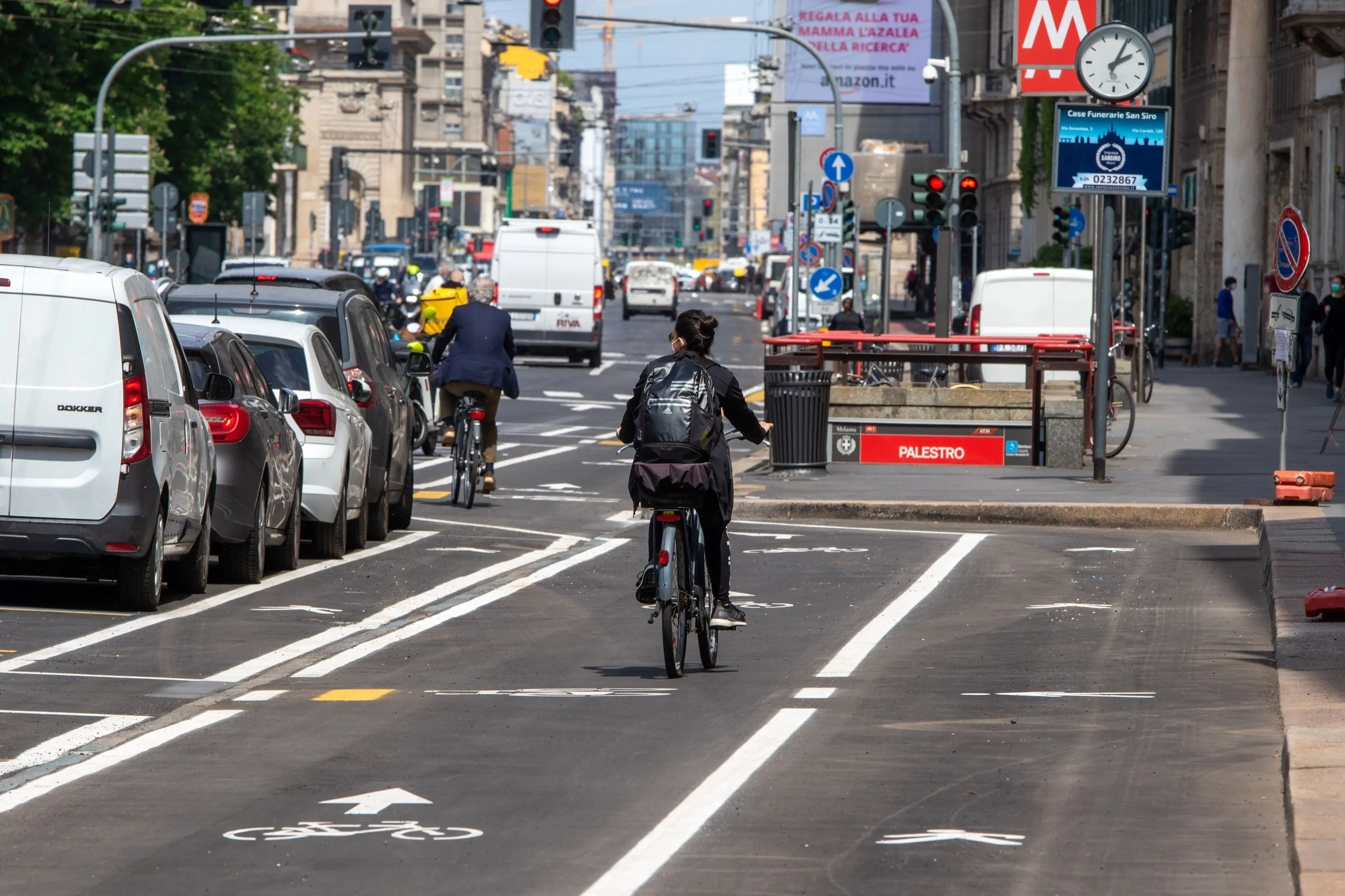 Come tutelare i ciclisti urbani (e come salvare la pelle in bici): i consigli del docente