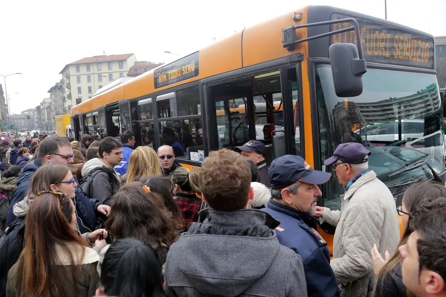 Atm taglia le corse di tram e bus da gennaio: ecco le linee interessate e i tempi d'attesa