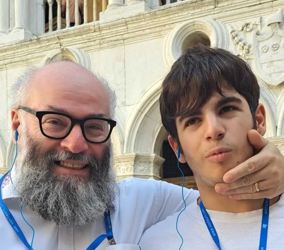 La denuncia di Nico Acampora (PizzAut): “A scuola non c’è l’educatore per i ragazzi con disabilità”