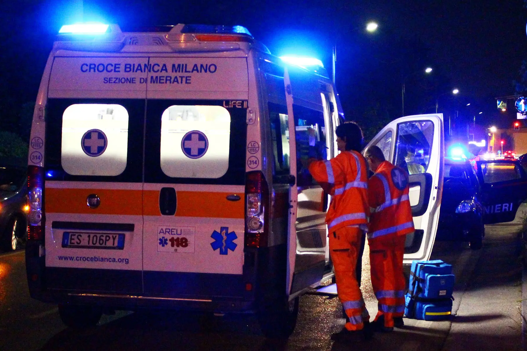 Malgrate, botte al bar: ferito 24enne di Civate