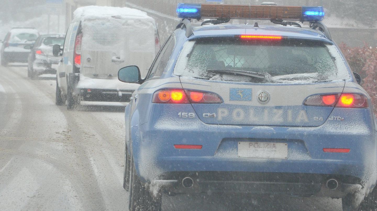 Gelicidio Paura Lungo La A Camion Finisce In Una Scarpata