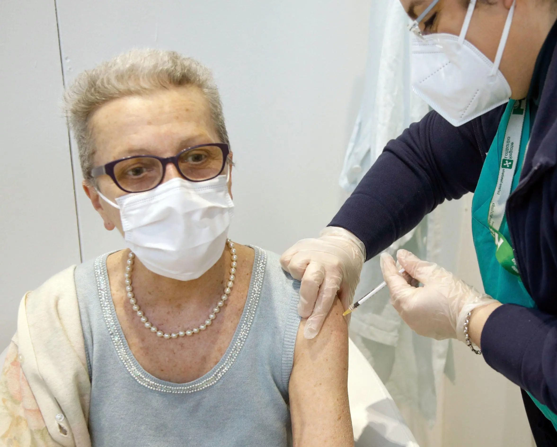 Accordo tra Liguria e Lombardia: "Vaccini anche al mare". Ecco come funzionerà