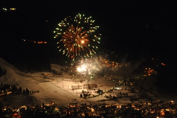 Bormio in festa tra mercatini e l’arrivo di Babbo Natale. Poi il Capodanno sulle piste e il gioco del Gabinàt