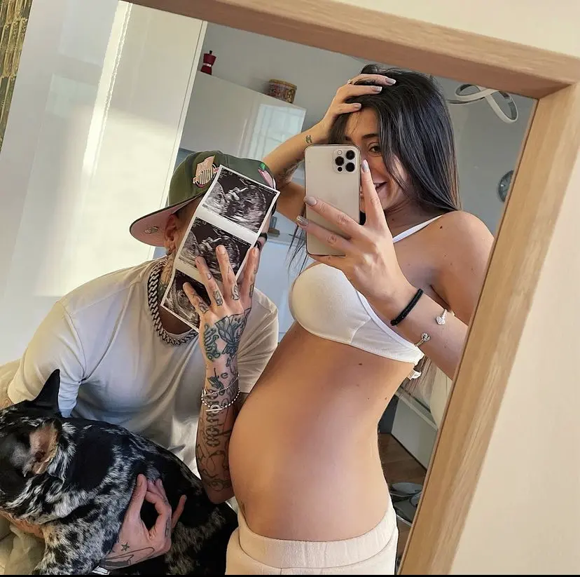 Sfera Ebbasta diventa papà: l'annuncio del rapper e della fidanzata Angelina Lacour