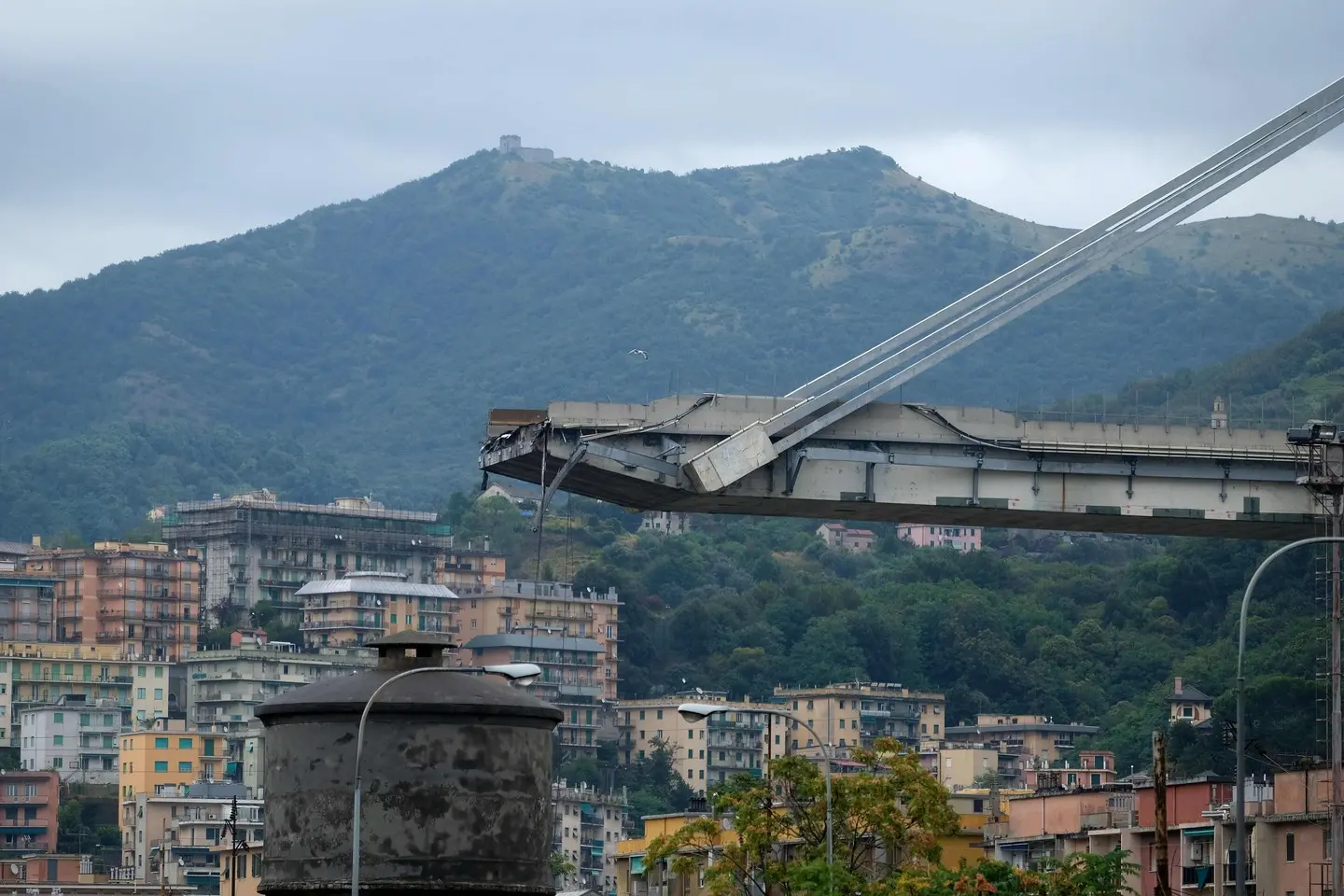 Genova, ponte crollato sull'A10: assistenza sanitaria h24 da Regione Lombardia