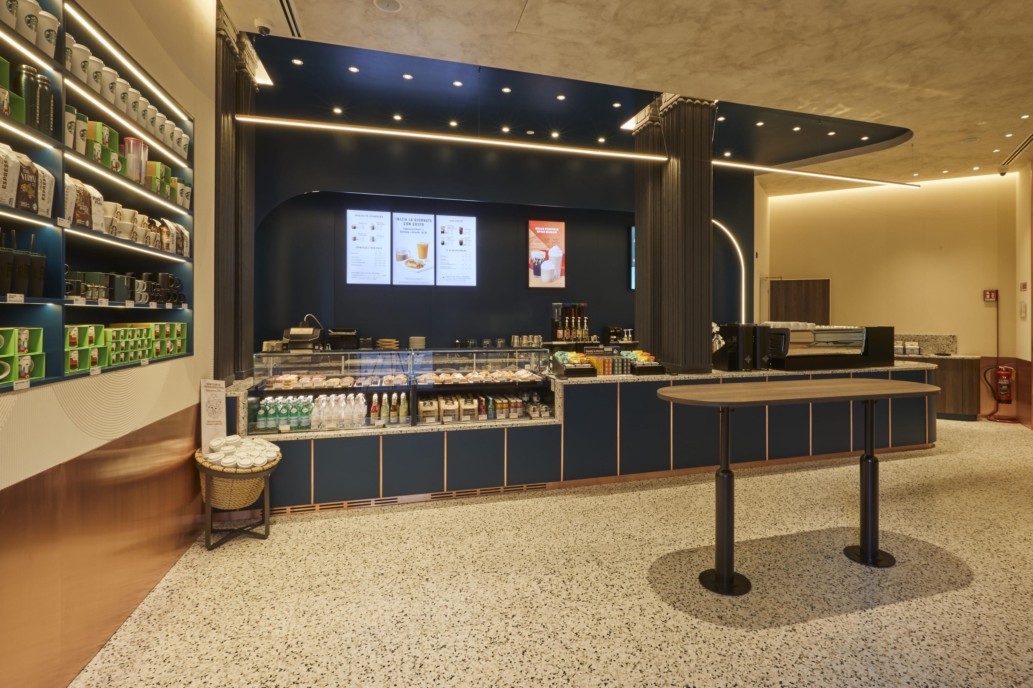 Starbucks Apre In Via Torino Nuovo Store Dall Anima Take Away Nel