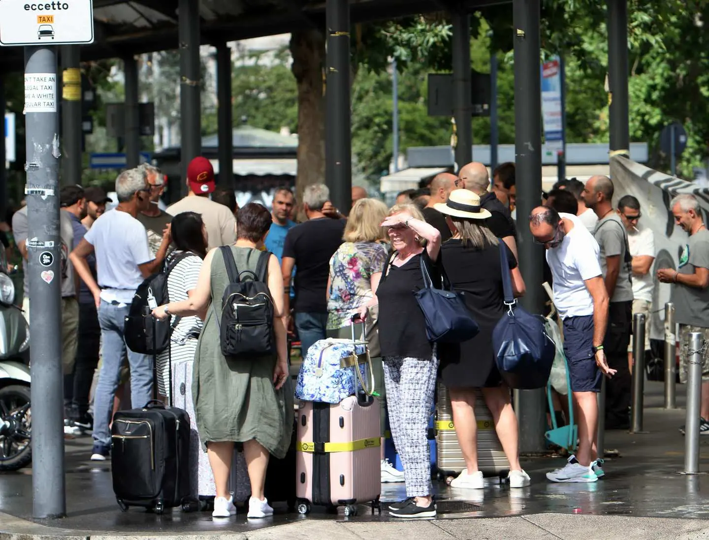 Taxi introvabili di sera e nei fine settimana. Ecco perché (e le possibili soluzioni)