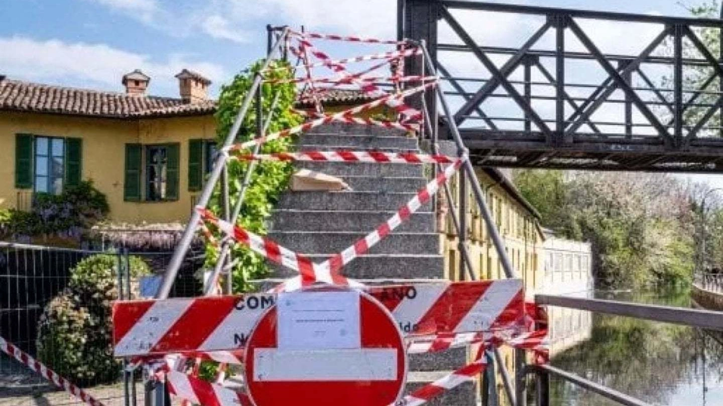 La balaustra incriminata sul Naviglio Martesana