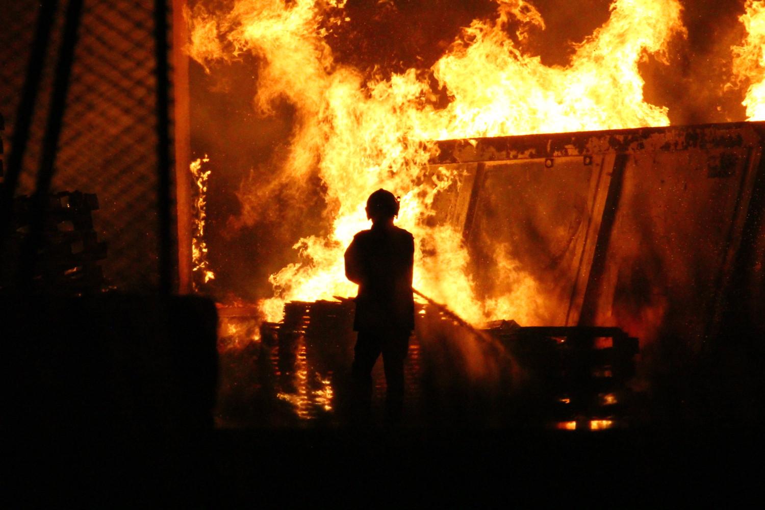 Brugarolo Ombra Del Dolo Sull Incendio In Cartiera I Proprietari Avrebbero Ricevuto Minacce FOTO