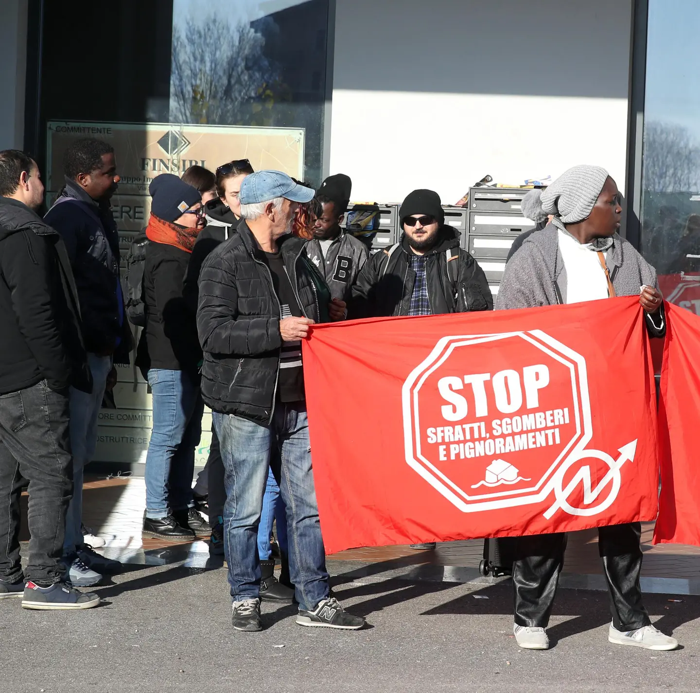 Brescia, Casa del Sole: dieci famiglie “occupano” e altre pronte a entrare