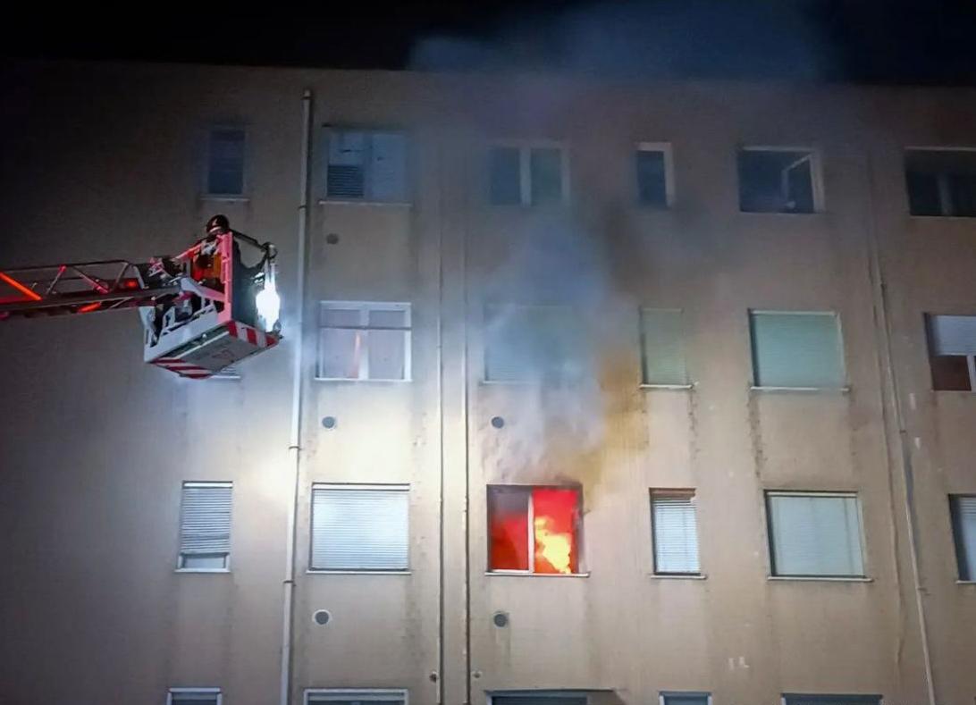 Incendio Da Incubo A Parabiago Una Palazzina Evacuata Nella Notte