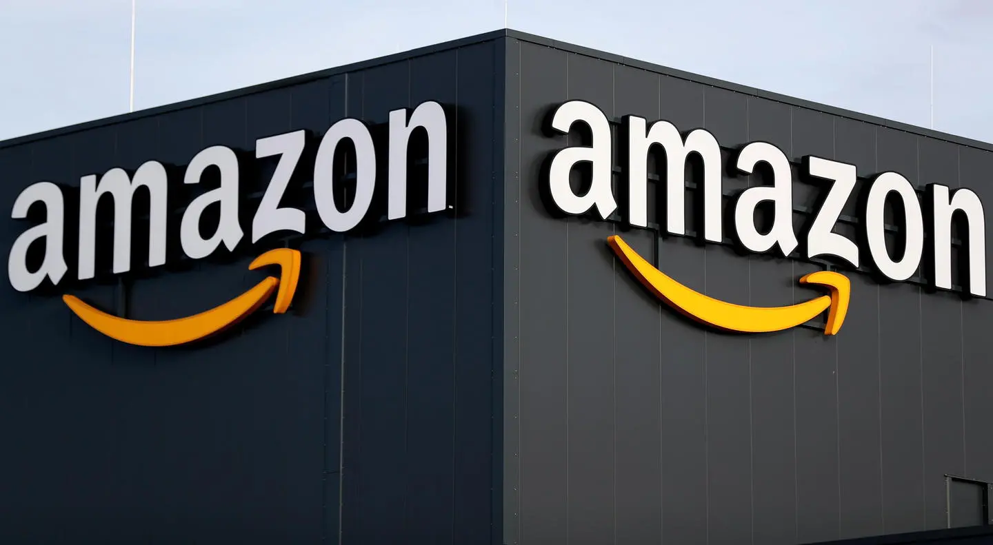 Dopo Twitter e Facebook, anche Amazon taglia il personale: via diecimila posti di lavoro