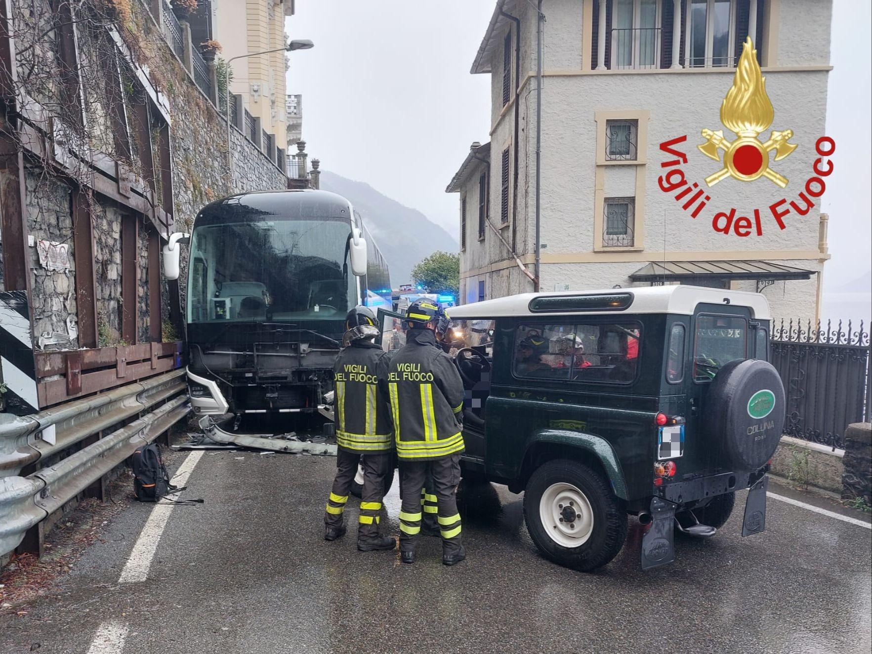 Argegno Frontale Tra Pullman E Jeep Statale Bloccata Per Quasi Unora