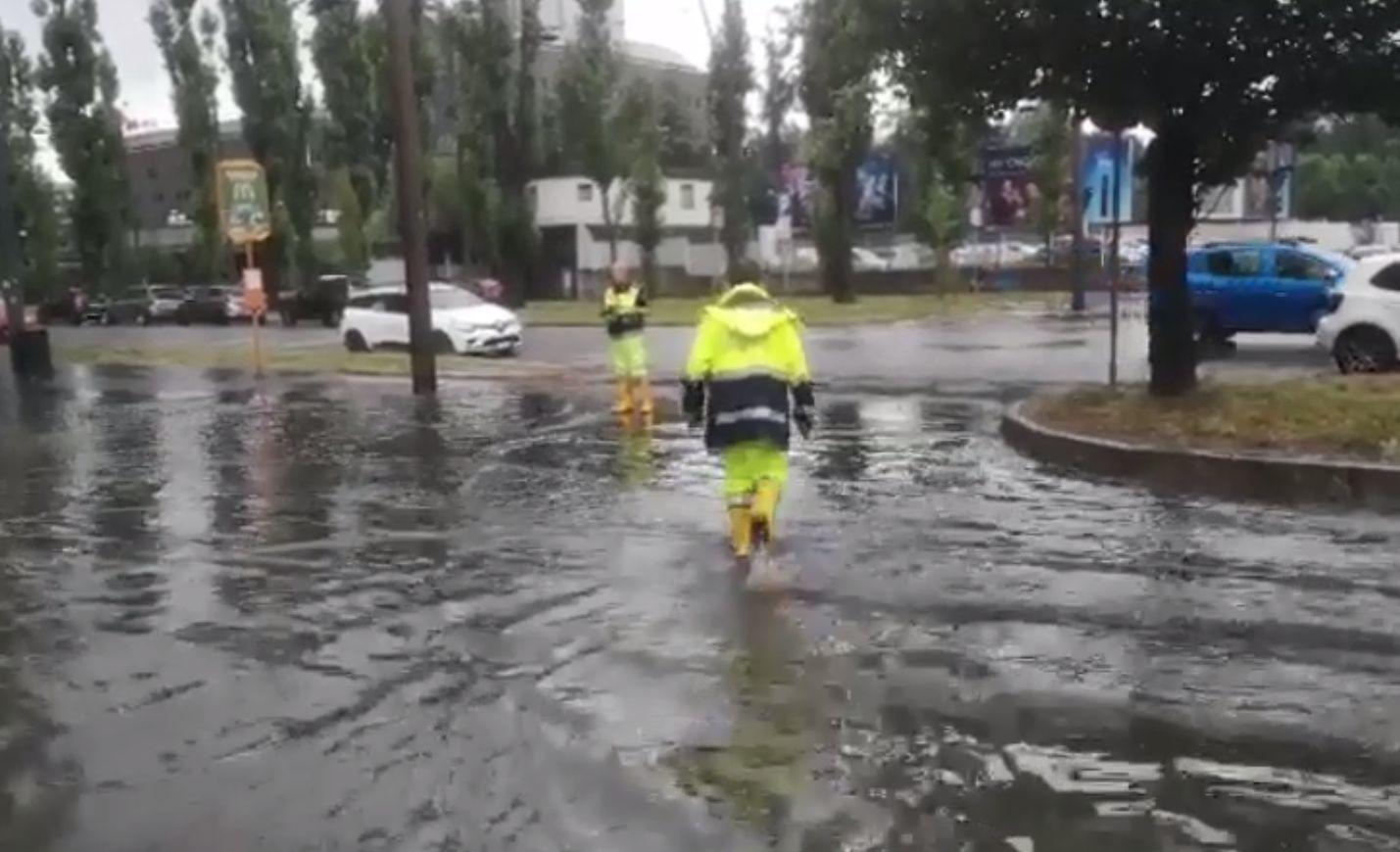 Meteo Allerta Rossa In Lombardia Per Violenti Temporali