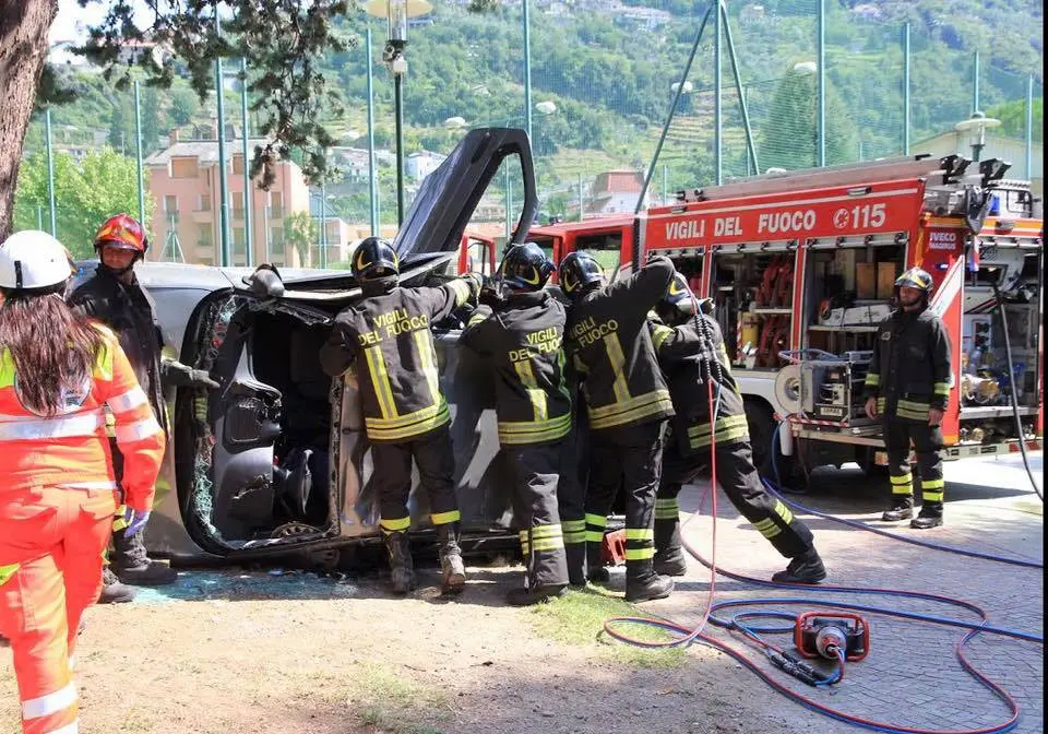 A Colico arrivano i pompieri valtellinesi