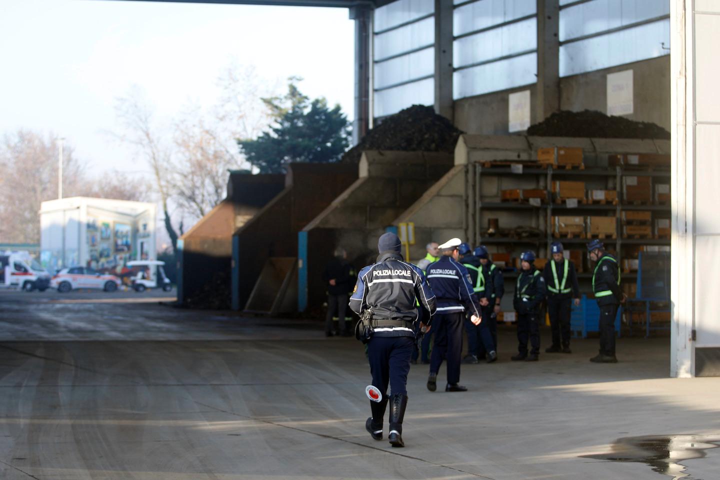 Bollate Incidente Sul Lavoro Alla Riam Morto Operaio Schiacciato Dal