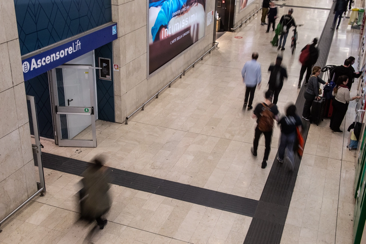 La turista di 36 anni è stata violentata negli ascensori della stazione nella notte