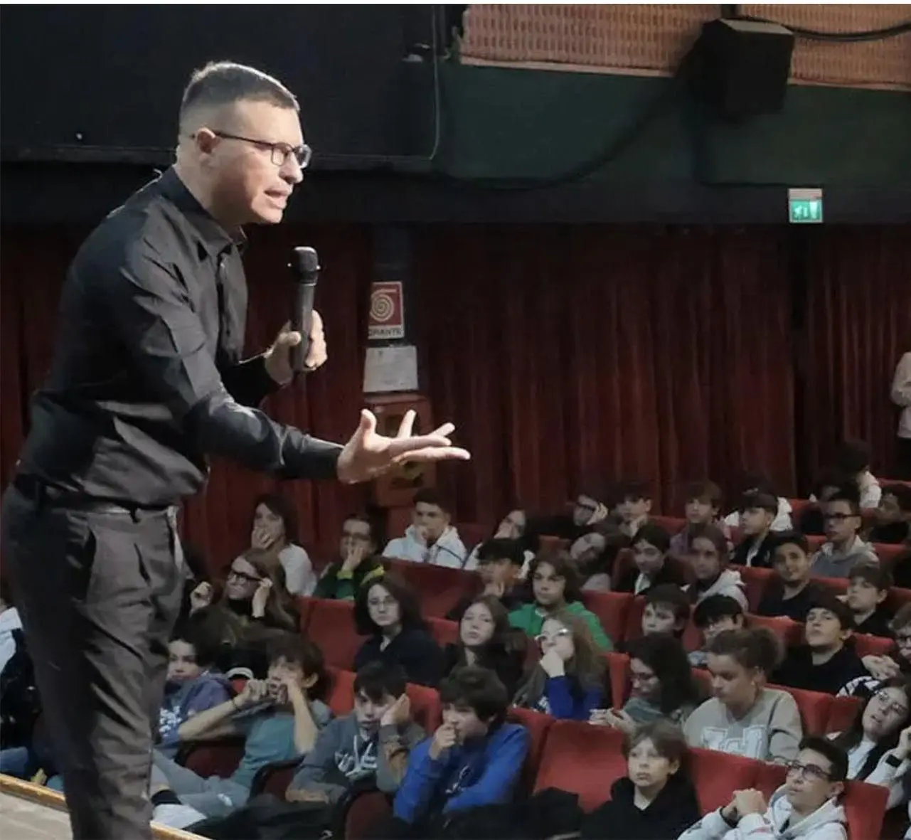 In scena si riparte dalla scuola