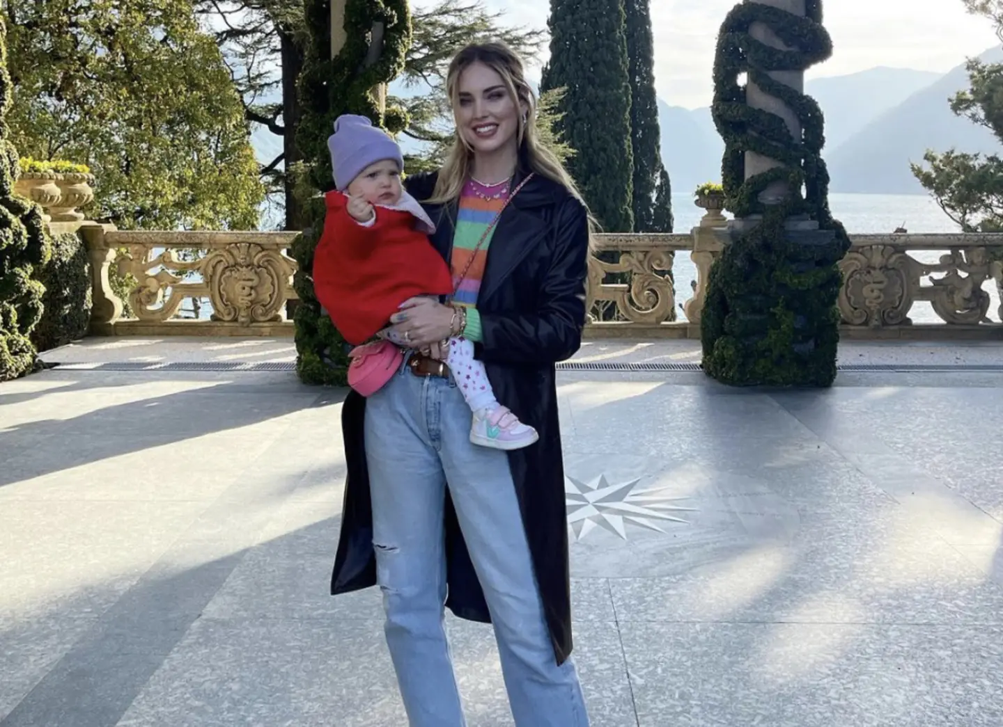 Chiara Ferragni e la figlia Vittoria in vacanza: avvistate a Villa Balbianello