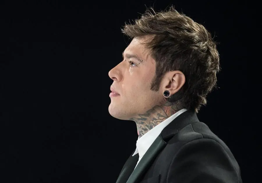 Fedez perde la battaglia legale sulla "truffa Covid". Il Codacons: "Va escluso da Sanremo"