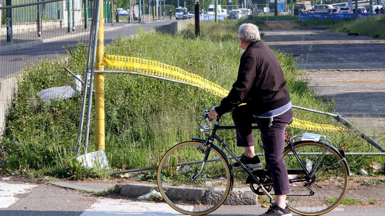 Il tratto di parterre dove sorgerà la corsia riservata della linea filobus 90-91