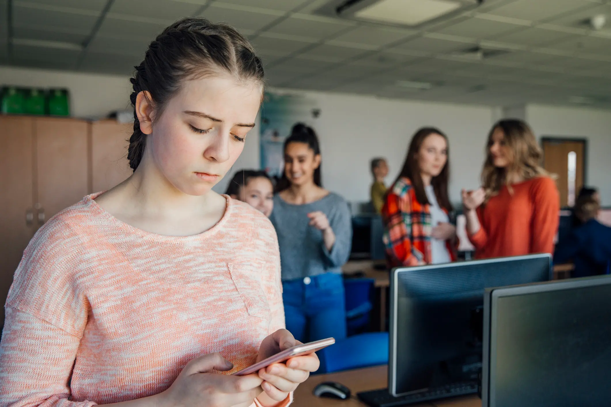 Il dato choc su bullismo e violenza nei social. Ne sono vittima 4 adolescenti su 10