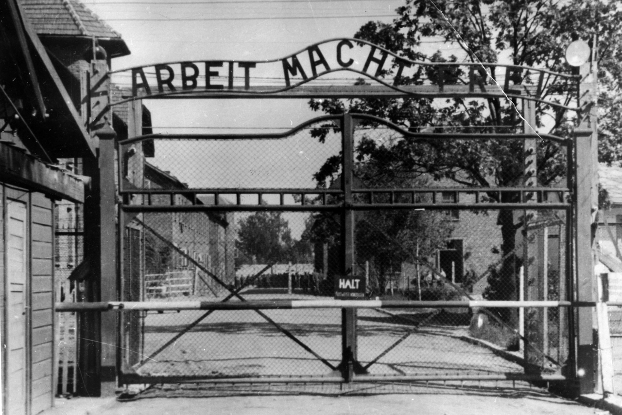 Il cancello del campo di concentramento di Auschwitz