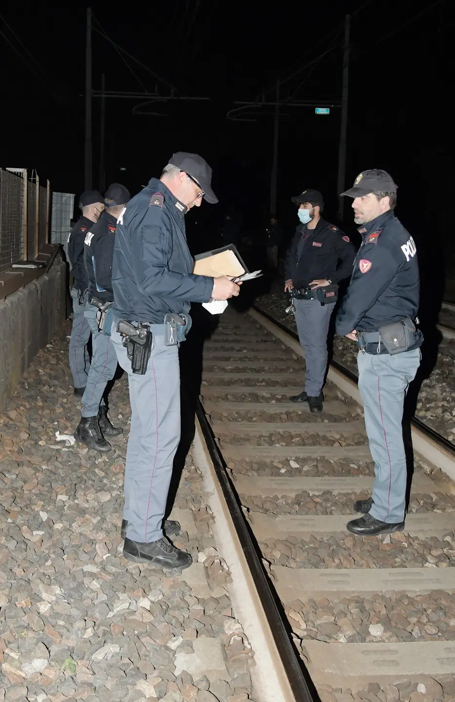 San Donato, travolto e ucciso dal treno: è la quinta vittima in 3 mesi. Allarme sicurezza