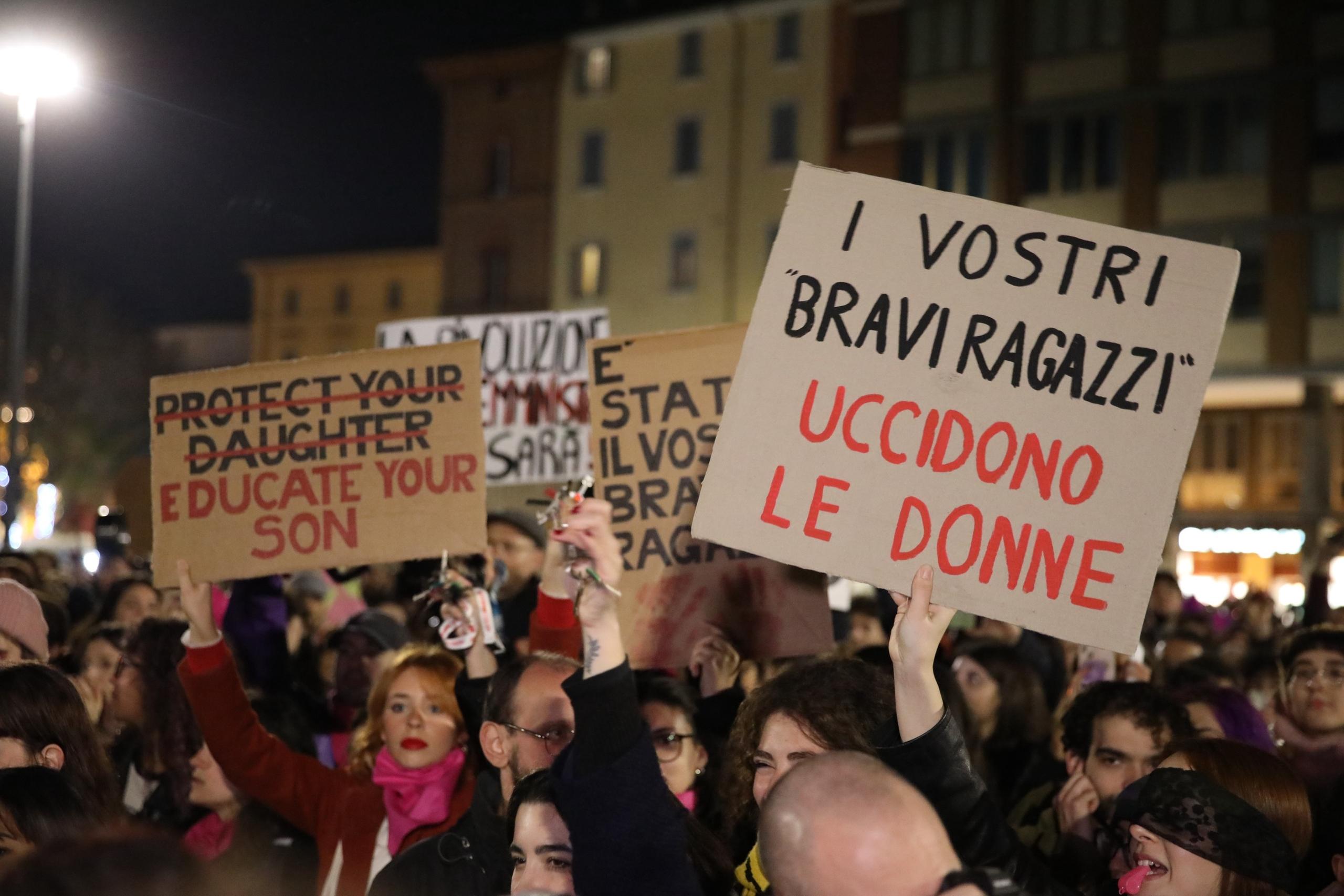 Violenze Sessuali Ogni Giorno Casi In Mesi Vittime Di Stupri Di Gruppo Denunce