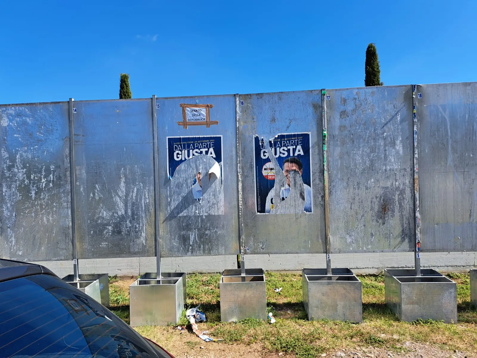 Ignoti strappano i manifesti del M5s a Canegrate e a Parabiago, scatta l'esposto